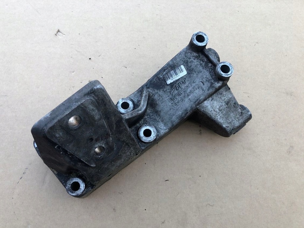 фото №1, Кронштейн кронштейн двигателя левая iveco daily vi 3.0 hpi