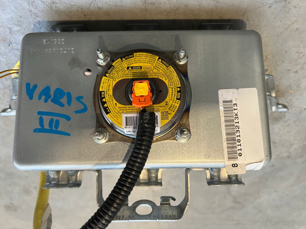 фото №15, Приборная панель консоль подушка безопасности ремни toyota yaris iii