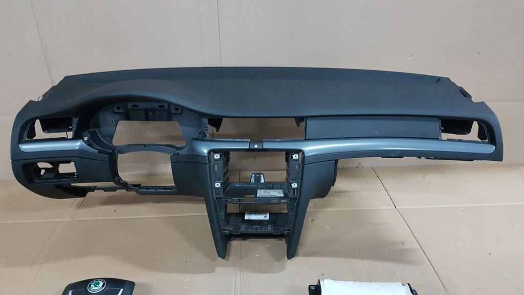 фото №7, Панель приладів приладова консоль skoda superb ii