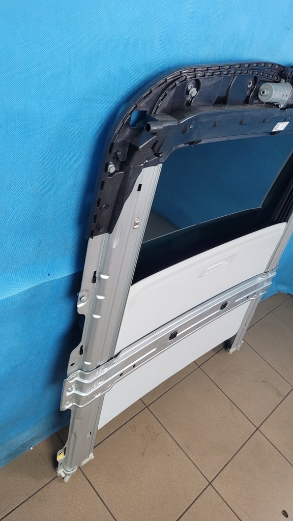 фото №12, Mercedes w206 c200 люк панорама a2067801800 a2239000532 a2067801401