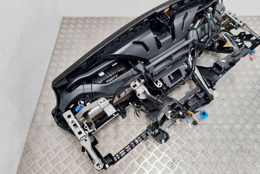 фото №15, Панель приладів приладова, панель приладів peugeot 208 9820860280 1.2l бензиновий 50kw 2023