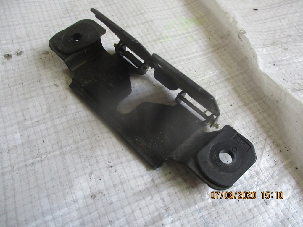 Засов крышки багажника 8d9827085 audi a4 b5 рестайлинг Оригинал