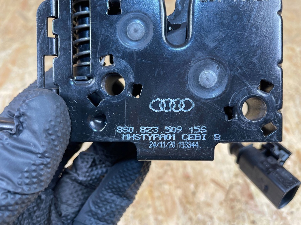 фото №13, Замок крепление засов капот комплект левый правый vw t-cross 8s0823509 2gm823535