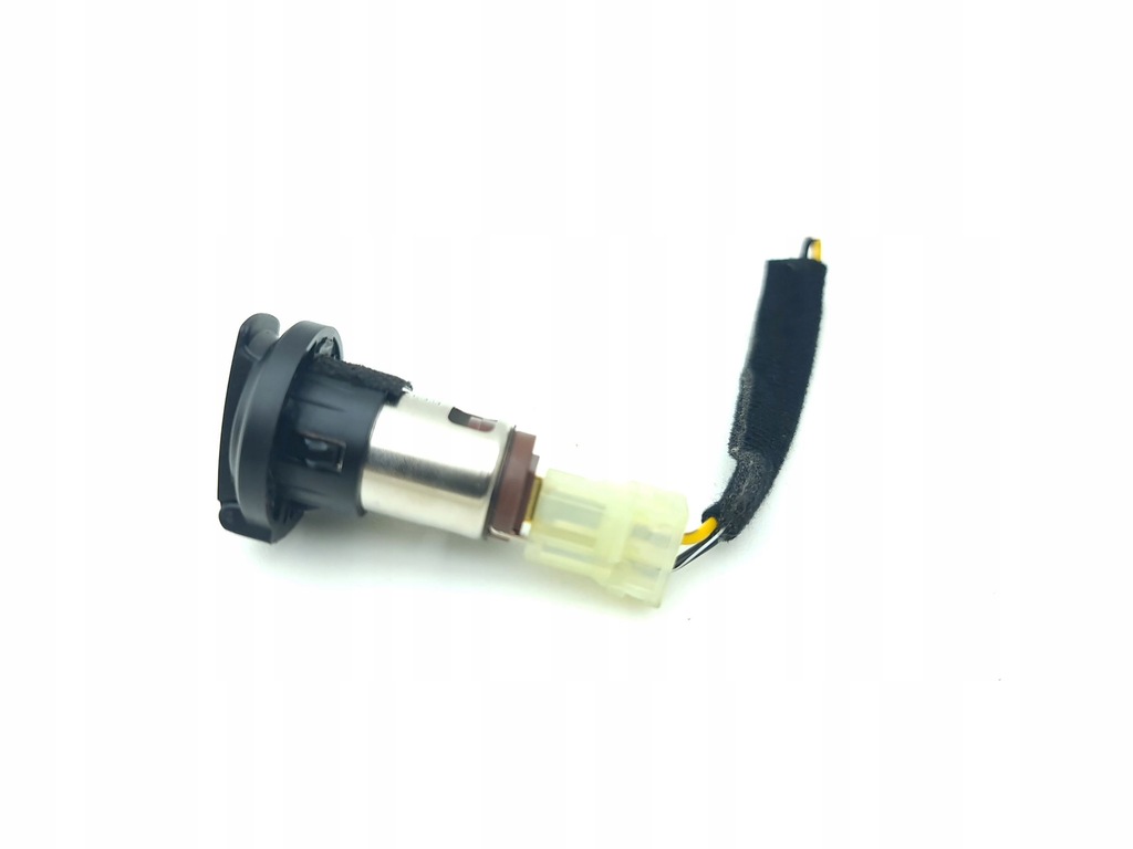 фото №5, Hyundai i30 2023 разъём прикуривателя передние