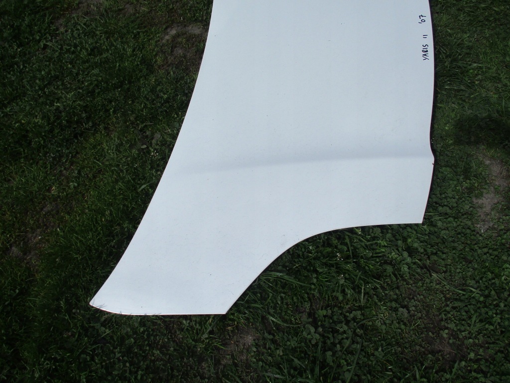 фото №3, Yaris ii 2007r - капот , белый