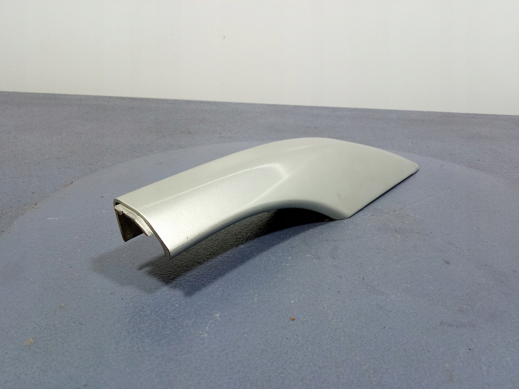 фото №1, Toyota avensis ii t25 kombi заглушка рейлинг левый задняя 63494