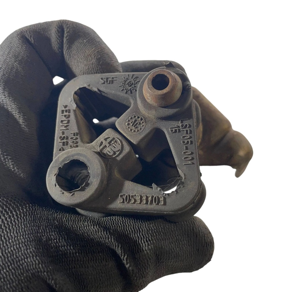 фото №8, Alfa romeo stelvio 2019 кронштейн / кронштейн глушителя