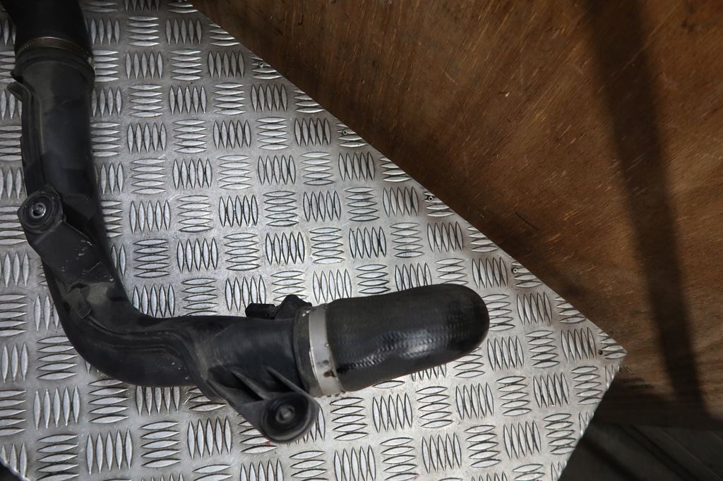 фото №7, Труба интеркулер polo audi a1 8x 6r0145770a