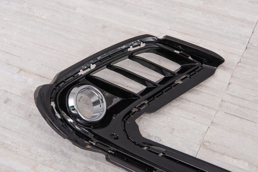 фото №10, Hyundai elantra vi ad решітка бампера заглушка лампи права 86564f2300