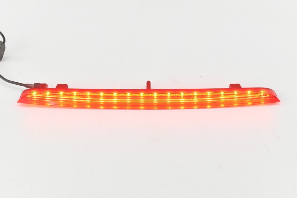 фото №1, Стоп третій світло audi оригінальний номер 8u0945097