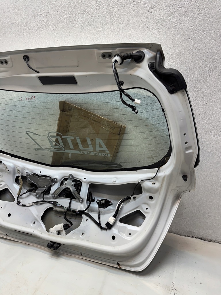 фото №8, Кришка багажника задня задня toyota yaris iii hybrid 2011-2017 rok