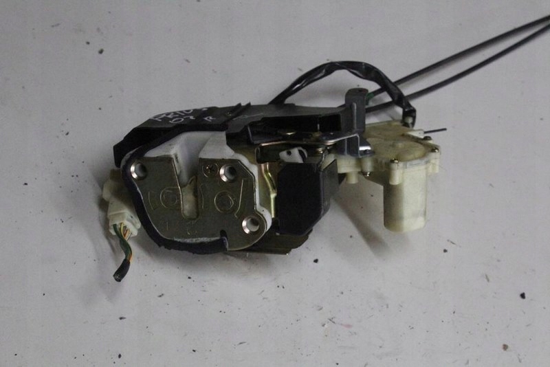 фото №2, Toyota prius 02 замок двері задня лівий