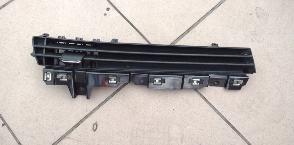 фото №1, Решётка обдув правая renault clio v 687503053r