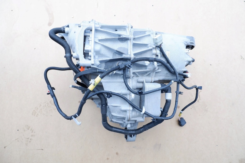 Купити Tesla y двигун eletryczny задній 1587780-00-b