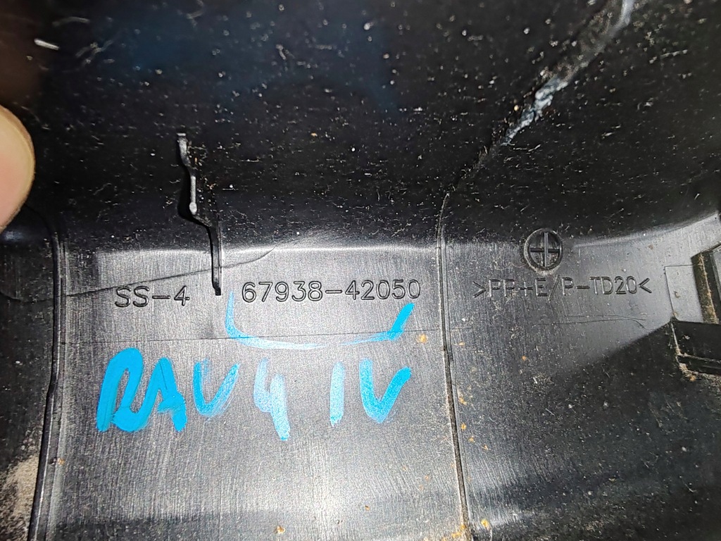 фото №5, Защита заглушка крышки багажника 67938-42050 левая toyota rav-4 iv 12-18