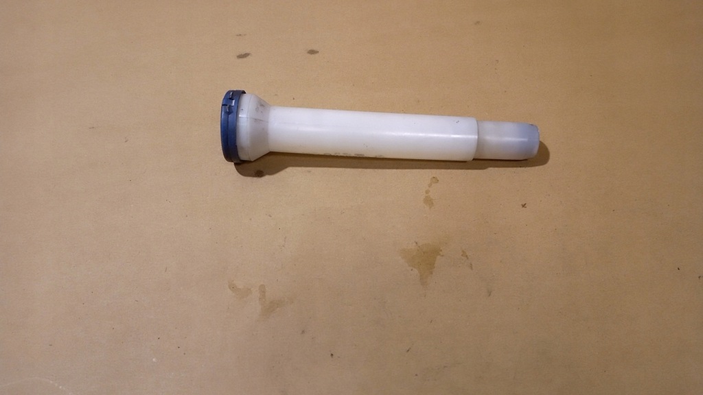 фото №1, Renault megane grand scenic ii 2006 заливная горловина жидкость омывателя 21124900