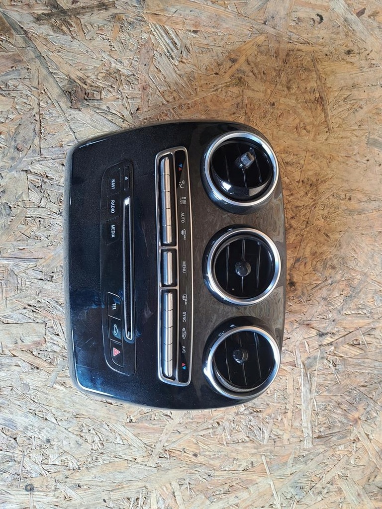 фото №1, Mercedes w205 панель средний радио обдув механическая коробка передач