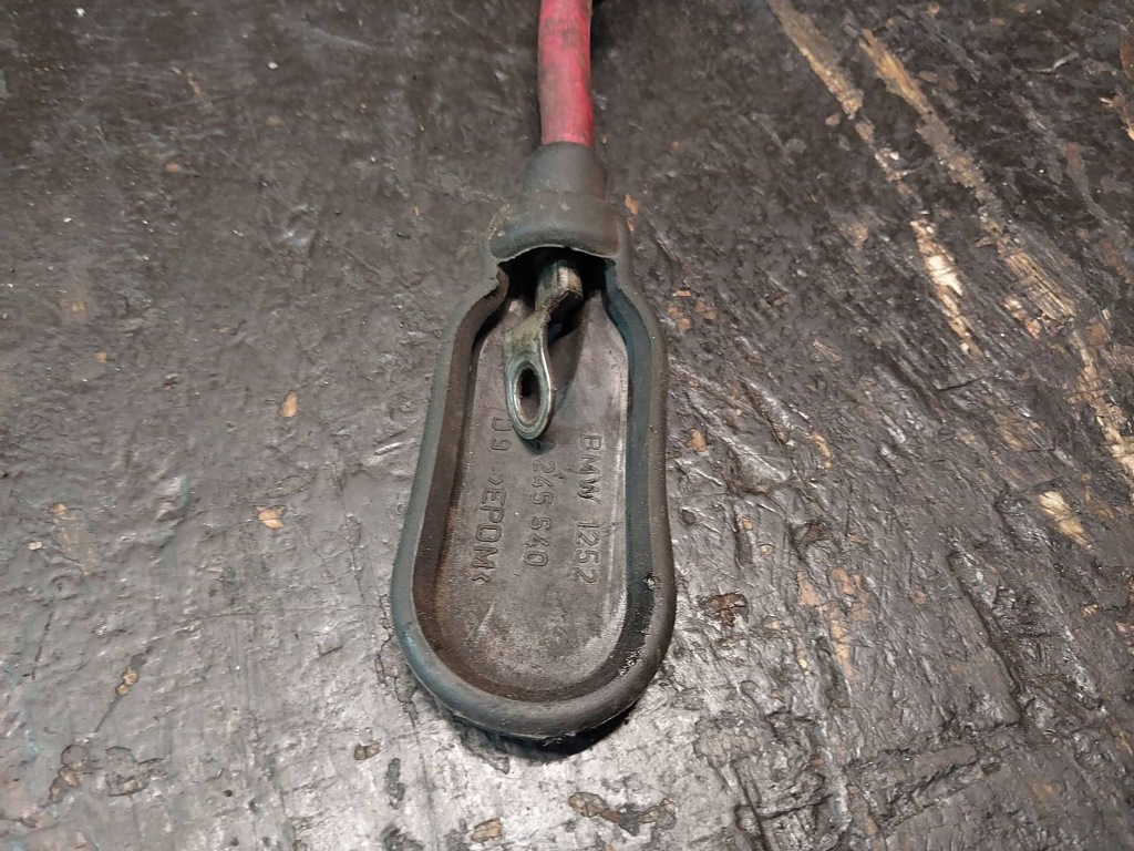 Шланг плюсовий генератора стартер bmw 5 e39 e39 520i m52b20tu 1439332 Зі Шроту