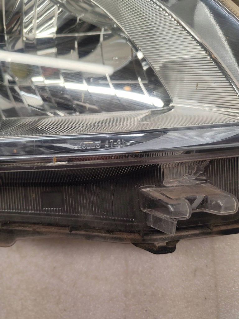 фото №10, Toyota prius iii линза zw перед сторона правая koito 47-31