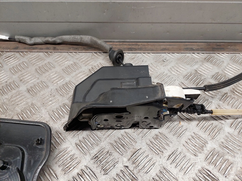 фото №8, Audi a8 s8 d4 4h 4h1837016f перед права замки