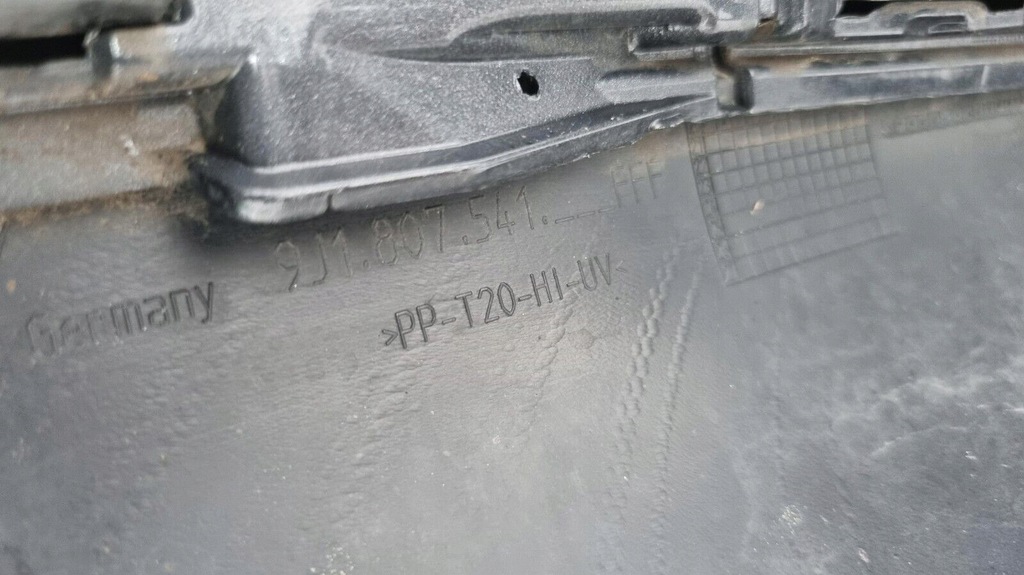 фото №16, Porsche taycan 9j1 бампер передній 9j1807221d