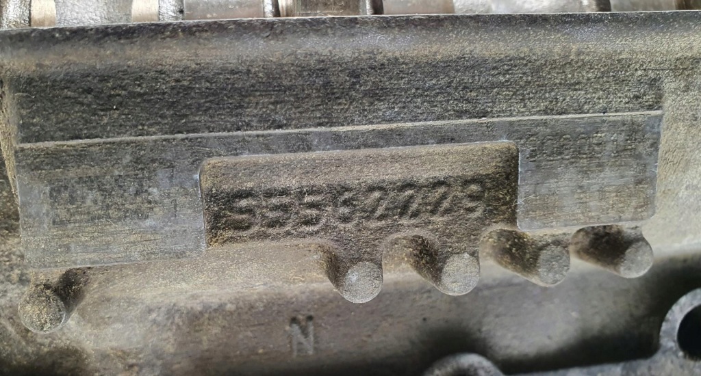 Головка двигуна opel adam 1.2 16v 55562229 Зі Шроту