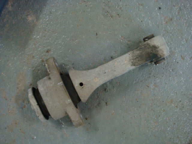 фото №1, Hyundai ix35 подушка двигателя кронштейн 1.7 crdi