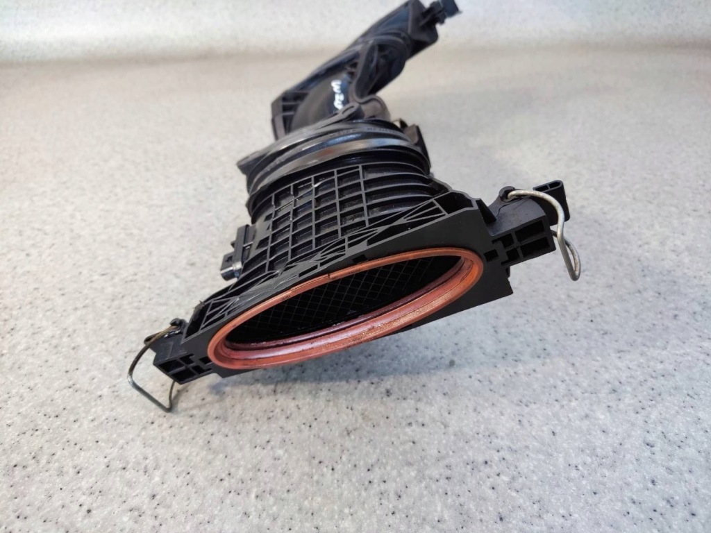 Труба повітрозабірник повітря витратомір a6420900142 mercedes w207 w212 3.0 cdi в Україні