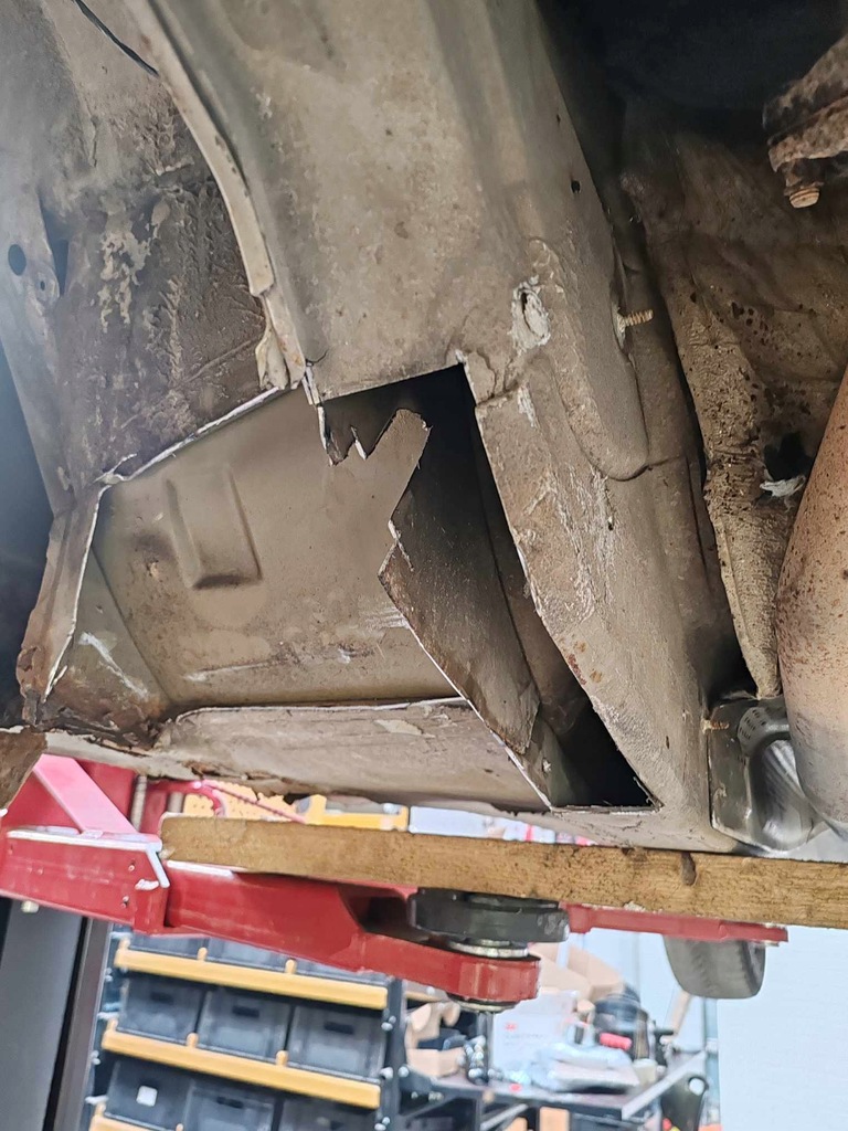 фото №14, Ремкомплект підсилювач лонжерон bmw e36 кронштейн tulei важеля swagier