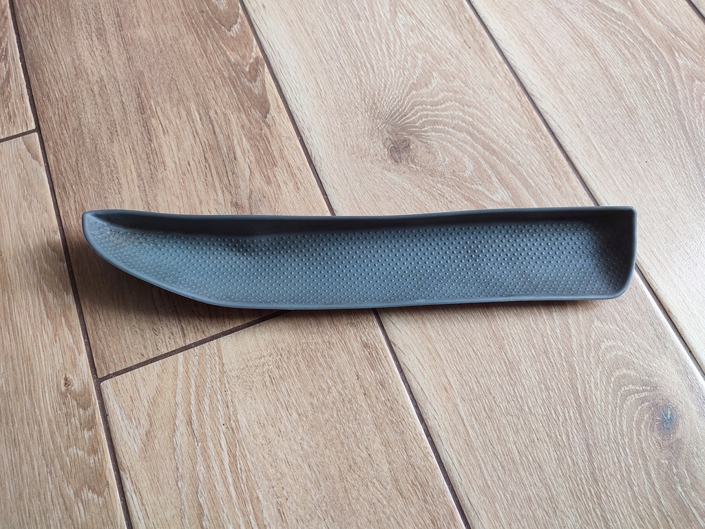 фото №1, Резиновый элемент бардачка дверь passat b5 3b0868133