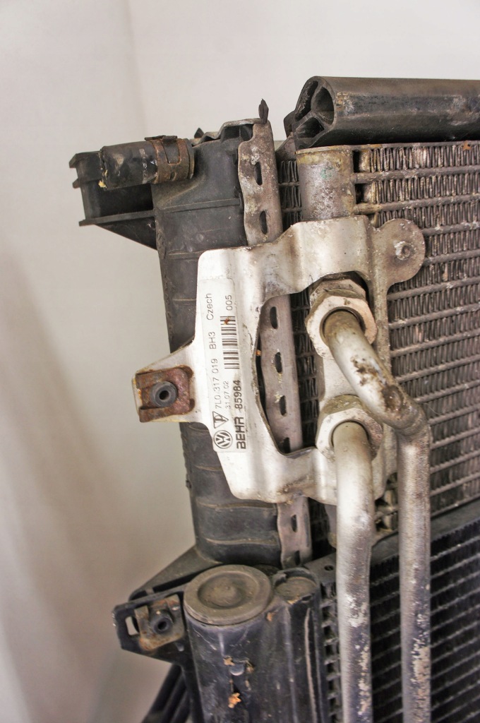 Qx074 porsche cayenne s 7l 4.5i радиатор воды кондиционера масла 7l0121253 Недорого