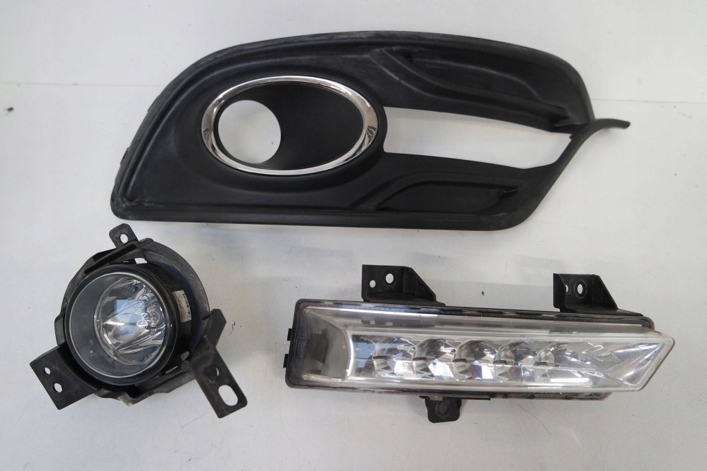 фото №1, Renault megane iii lift решётка противотуманной фары левая led