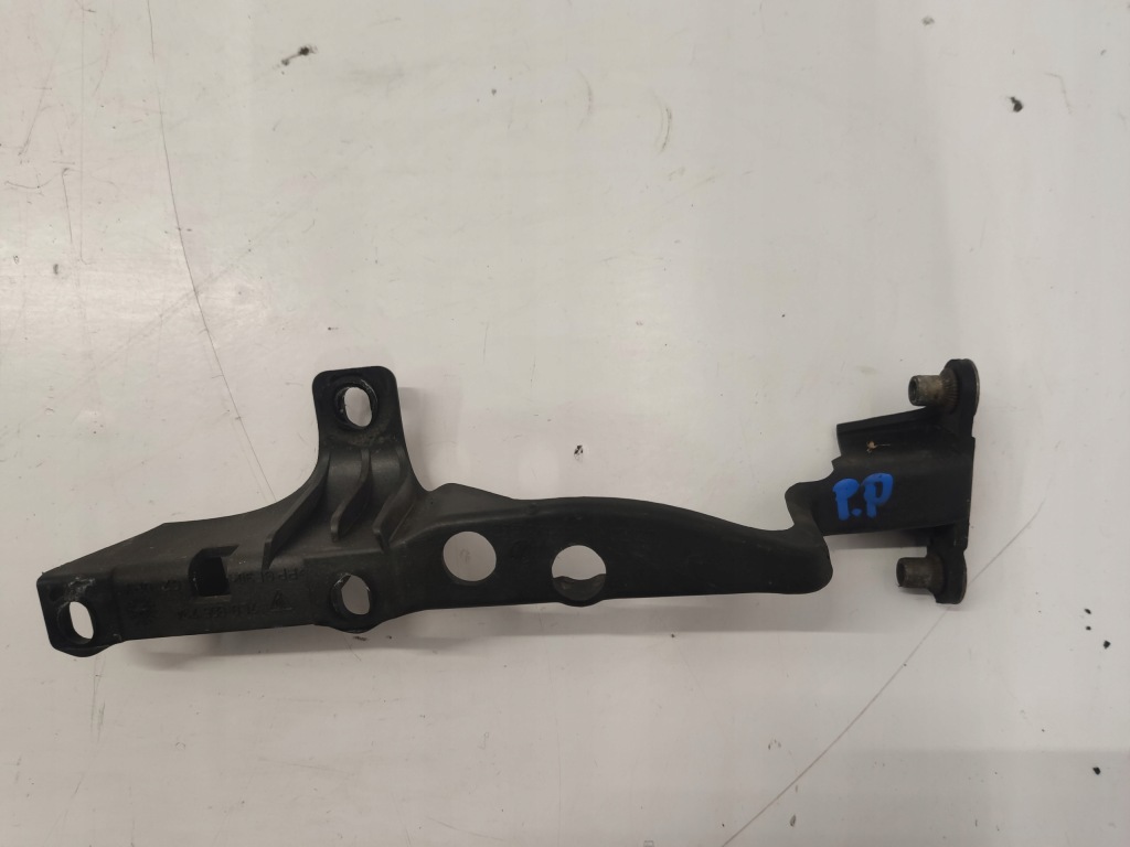 фото №1, Vw touareg 7l кронштейн крыла правый перед