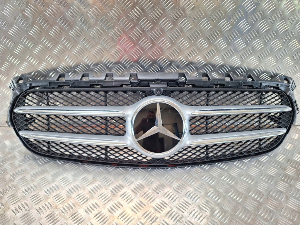 фото №1, Mercedes b klasa w247 решётка радиатора ,с подогревом значок камера