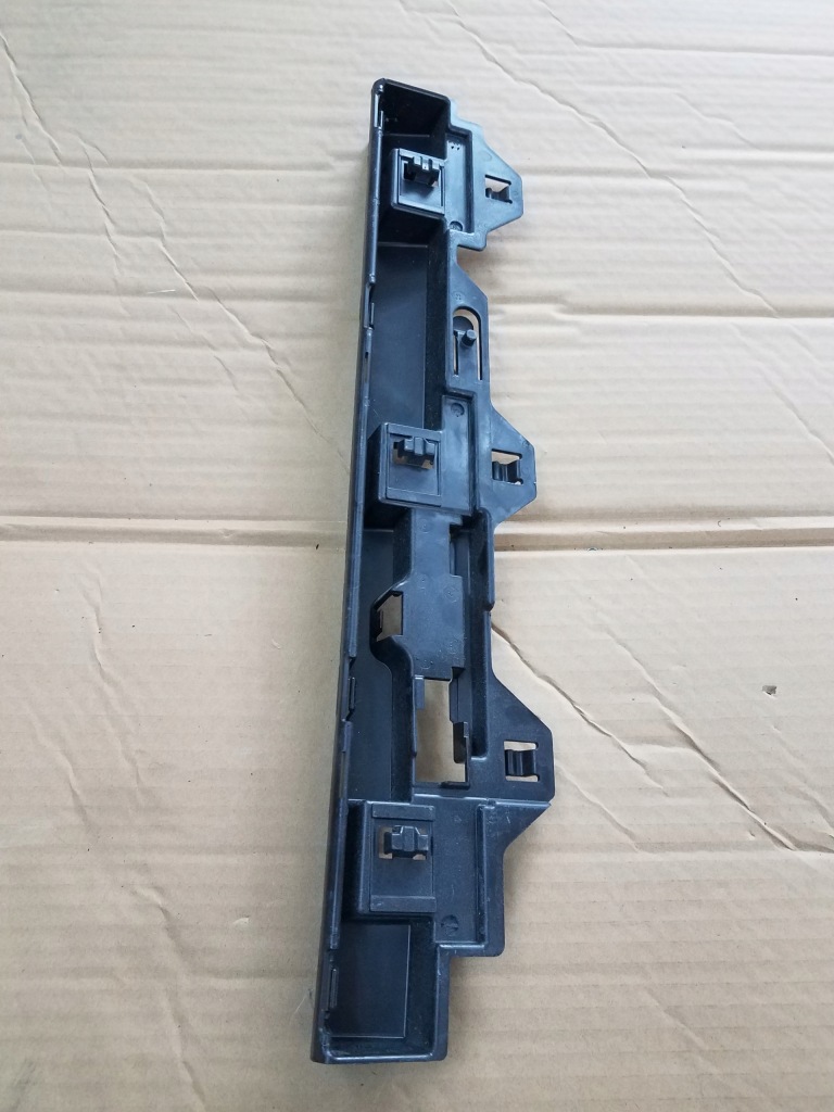 Направляющая крепёжный порог bmw f20 m140i 51777240916 Оригинал