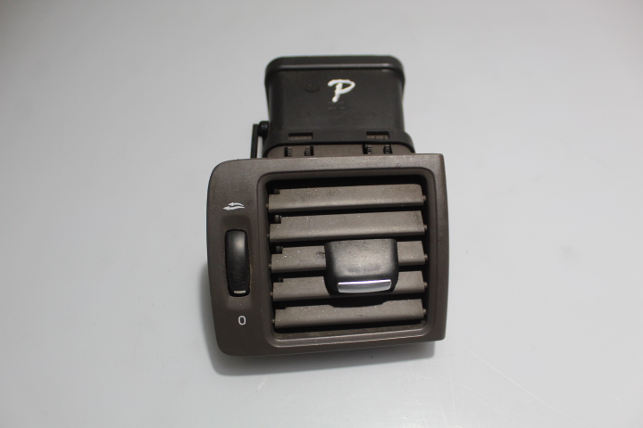 фото №1, Решітка обдув права volvo v50