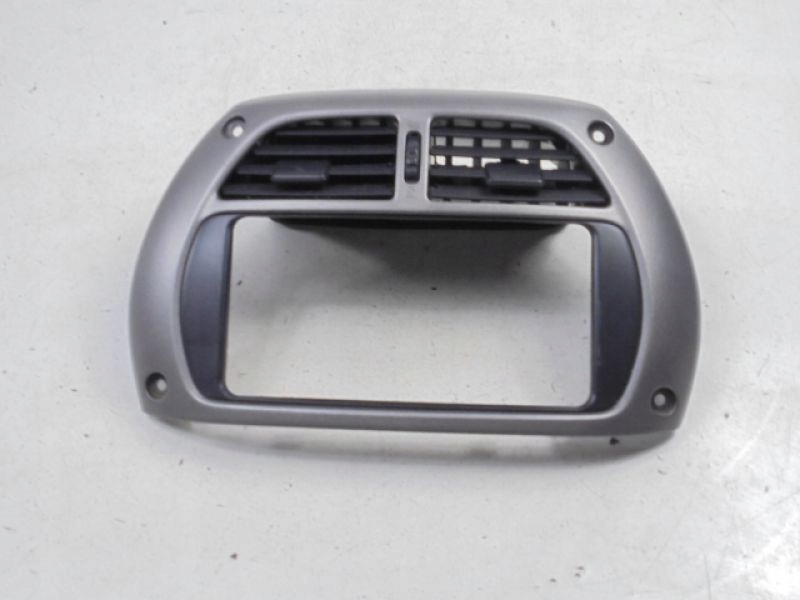 фото №5, Rav4 ii 00-03 решітка обдув середня рамка радіо