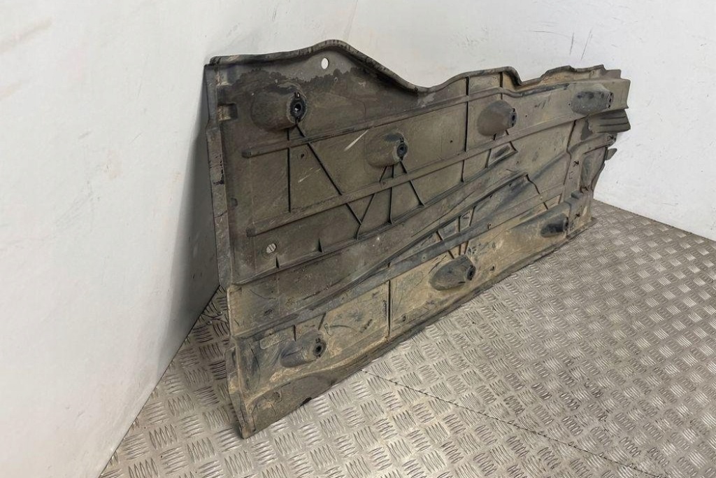 Задняя средняя накладка подвеска audi a3 sportback 8pa 5q0825272 2.0l с Разборки