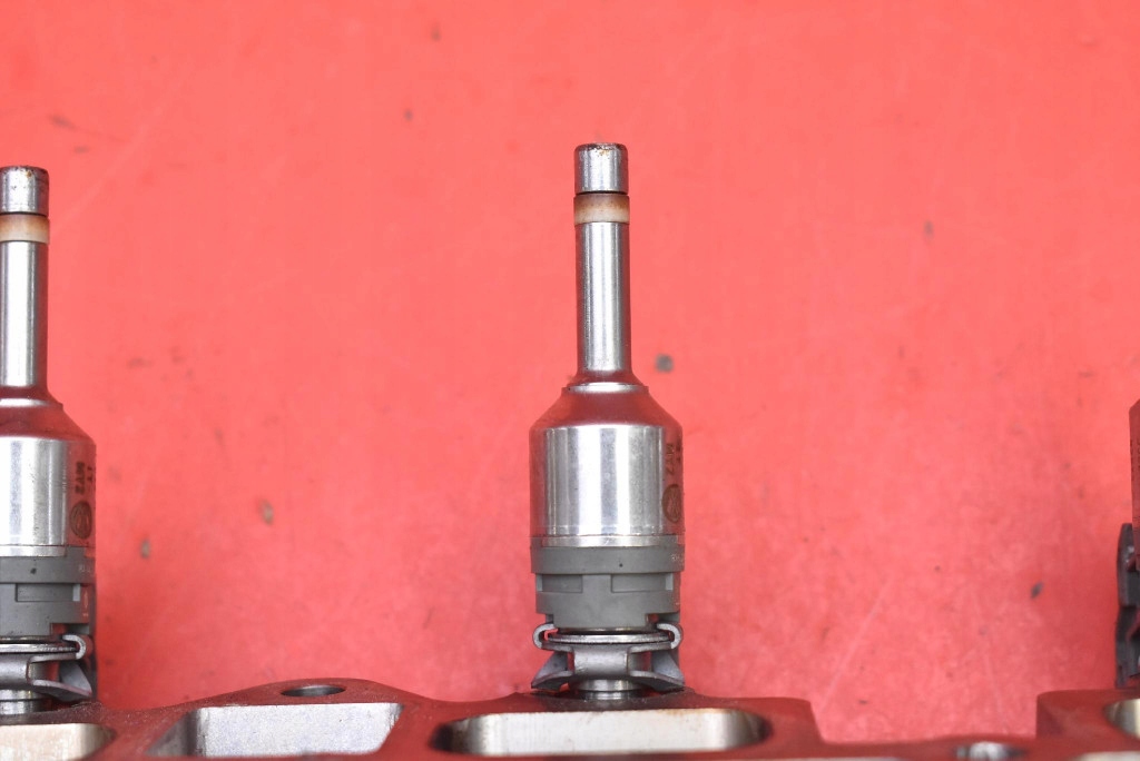 Молдинг упорскування форсунки gk284ahb vw touran 1 1 1.4 tsi 140 km рестайлінг  10-15 Ціна