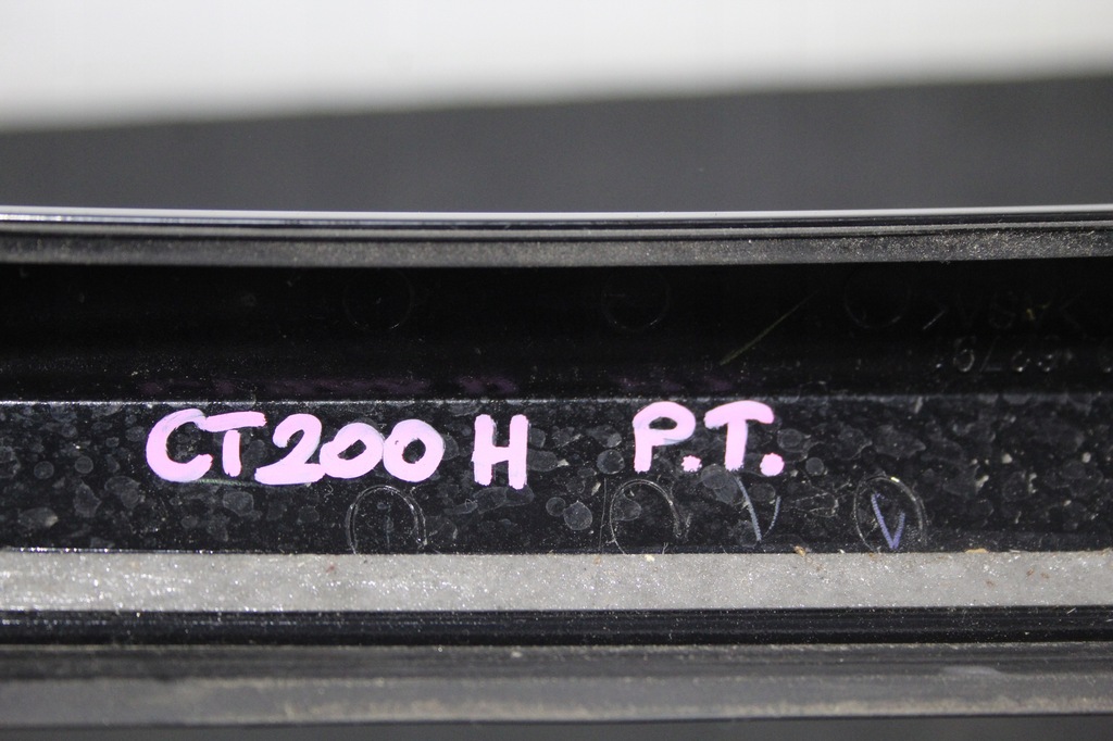 фото №2, Молдинг накладка стойка правый задняя lexus ct200h