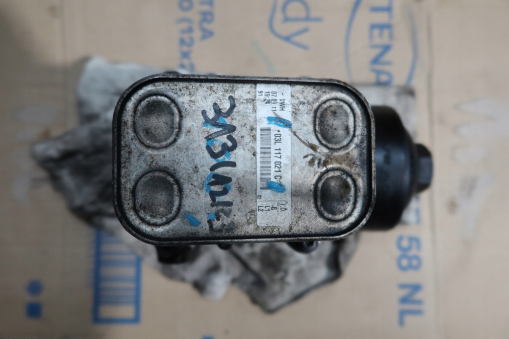 фото №1, Audi оригинальный номер 03l117021c основание фильтра масла