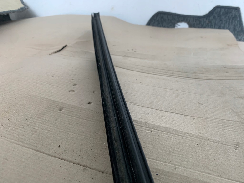 фото №8, Ford mustang mach-e rwd молдинг двері ущільнювач правий задня