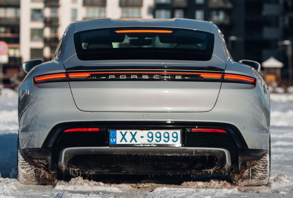 фото №10, Спойлер удлинитель багажник карбон performance aero do porsche taycan