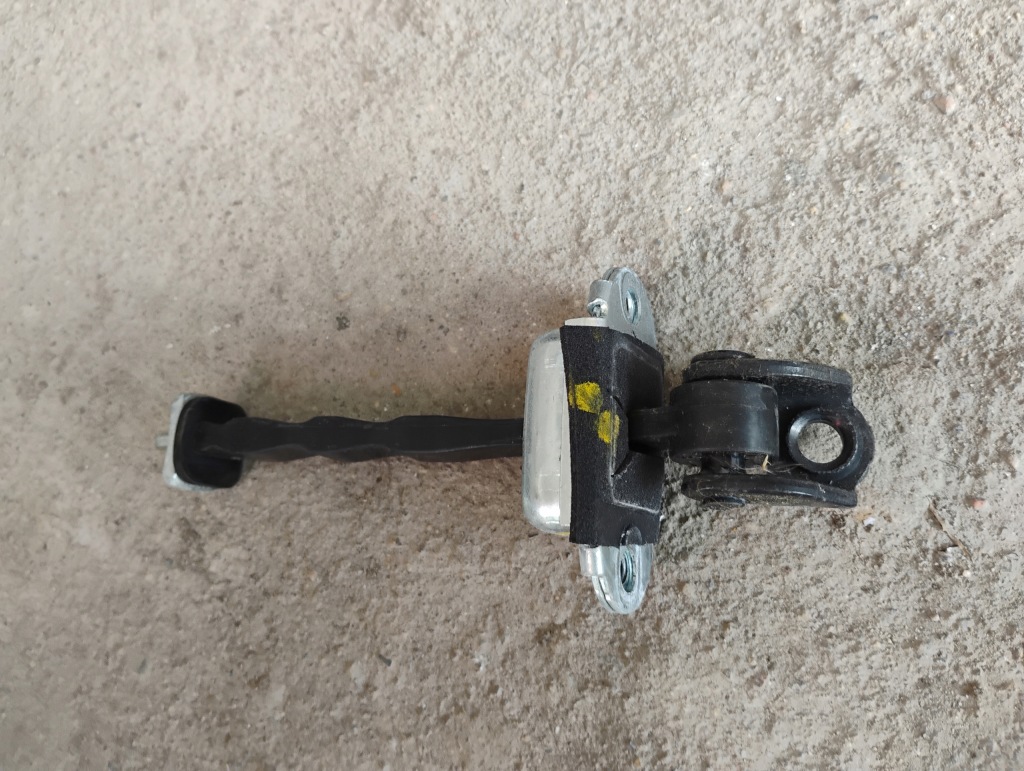 фото №1, Ford ka+ plus обмежувач двері лівий перед