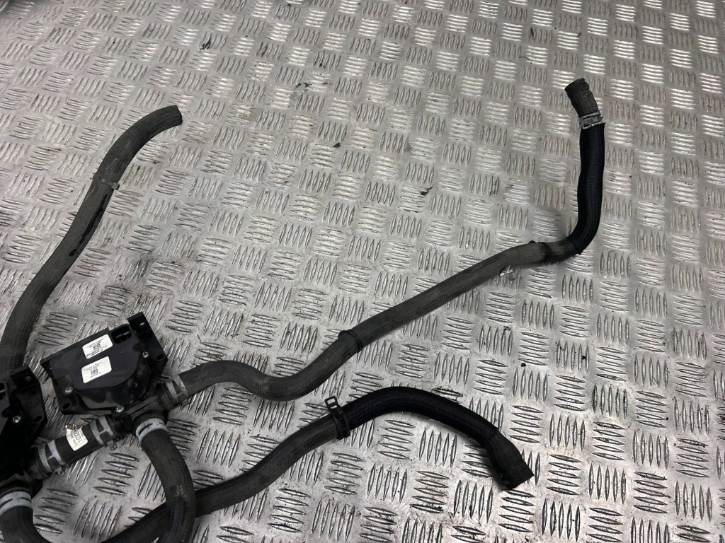 Шланг водяной турбонагнетателя tesla model x 106422500e Оригинал