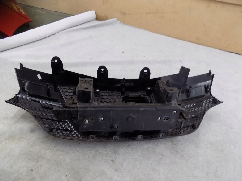 фото №13, Dacia spring решітка радіатора решітка радіатора емблема накладка 623105273r orgiinal