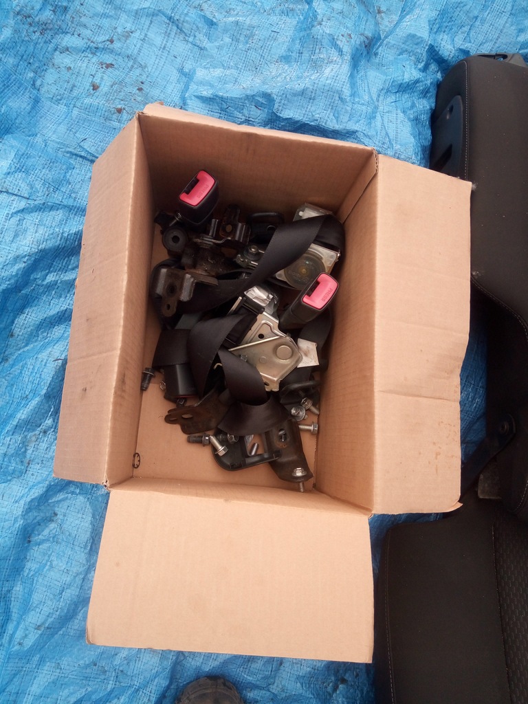 фото №4, Toyota auris i 06-12 заднє сидіння задня ремені комплект