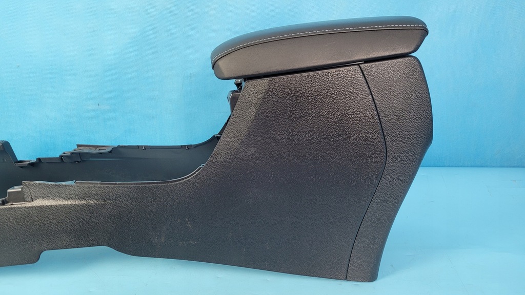 фото №5, Suzuki swace 1.8 hybrid подлокотник туннель средний соединитель usb 85532-12020