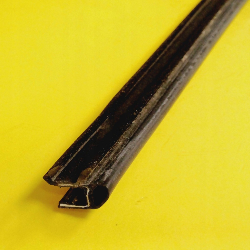 Молдинг ущільнювач правий перед opel zafira b 13132074 nr74 Оригінал