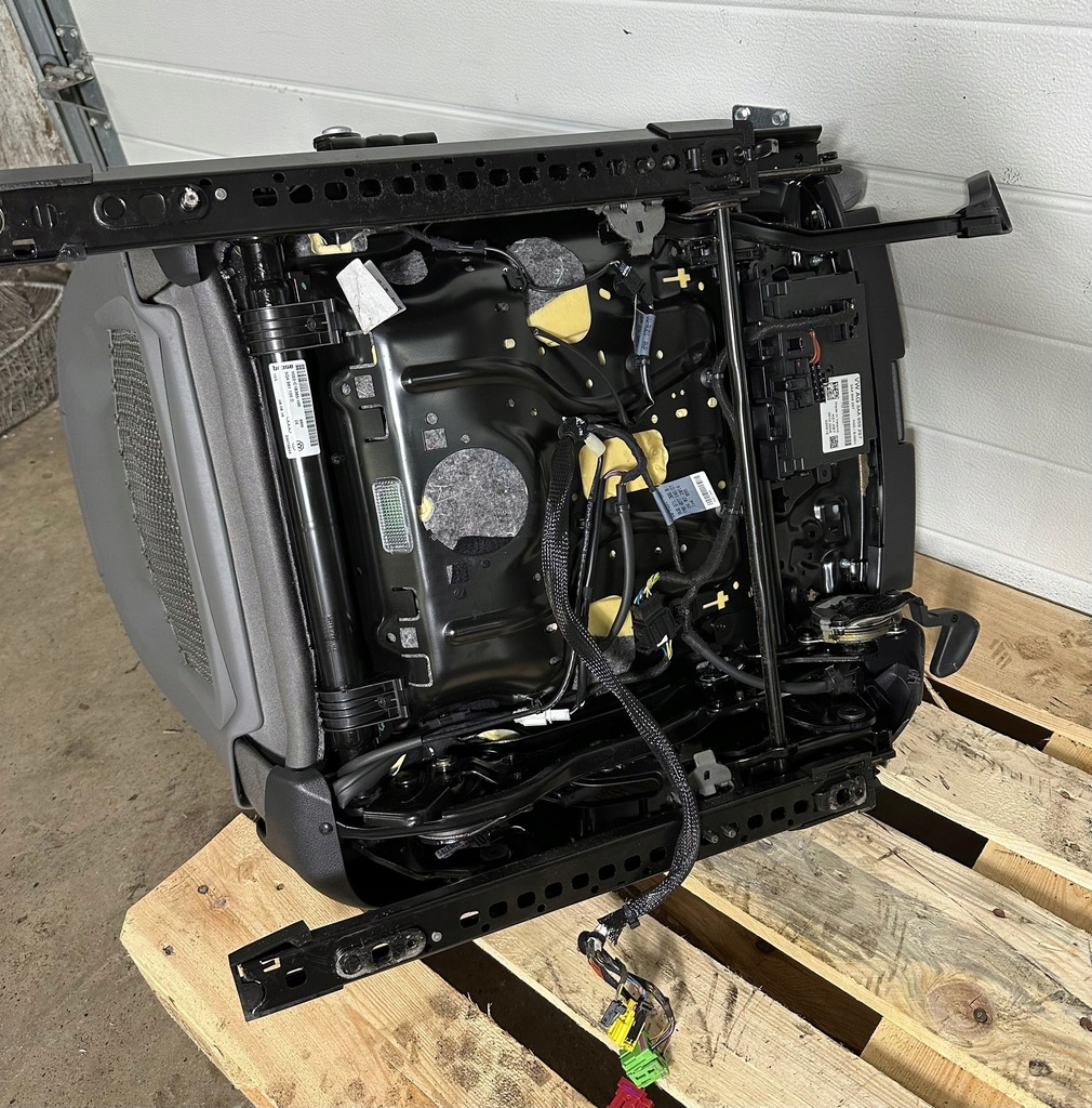 фото №15, Audi a3 s3 8v 2017 sline перед сторона левая сиденья, сиденье 5q4881105d